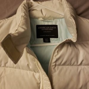 American Eagle white puffy vest